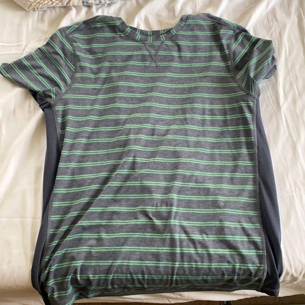Lululemon T Shirt